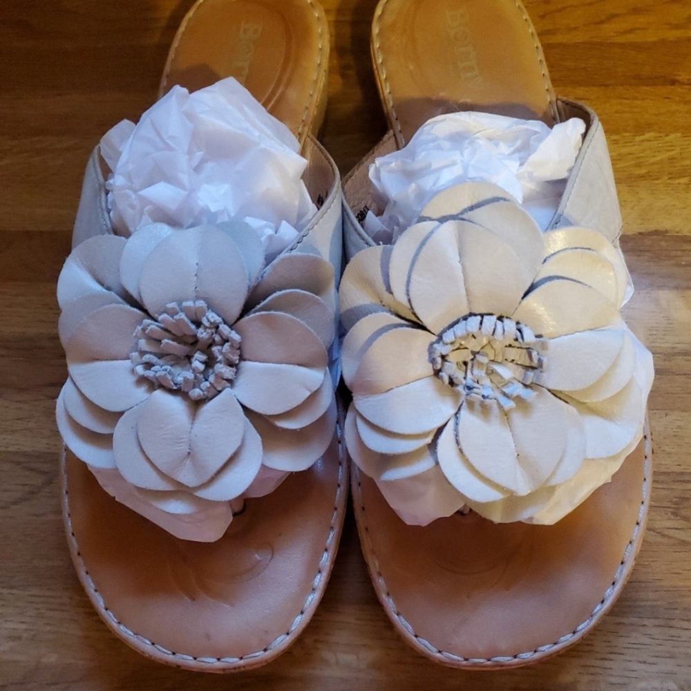 Born Women's Leather Flower Sandals 10